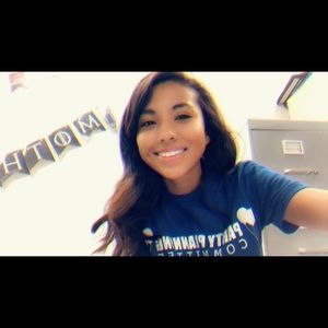 Meet your Posher, Naeda